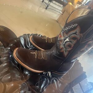 Size 6 Brown Cowboy Boots – Western Style with Embroidered Shaft